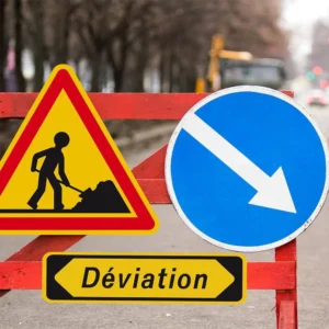 Panneau temporaire devant un chantier by Aisne Application